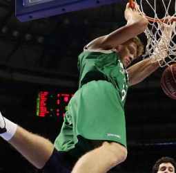 El Unicaja, un paso más hacia la copa (73-65)