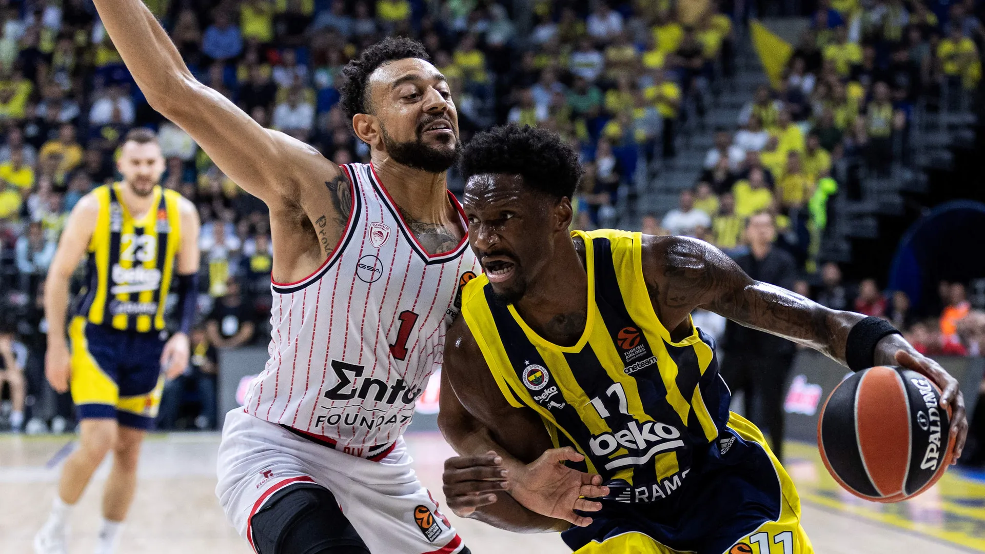 Fenerbahce se mantiene vivo para vencer a Olympiacos, 79-77