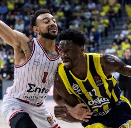 Fenerbahce se mantiene vivo para vencer a Olympiacos, 79-77