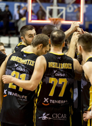 Iberostar Tenerife agrava la crisis del Divina Seguros Joventut (77-75)