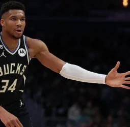 La NBA anula el último triple-doble de Antetokounmpo
