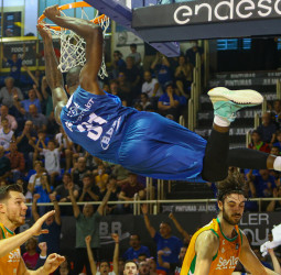 El Carplus Fuenlabrada se estrena pese a un gran Evans (83-77)