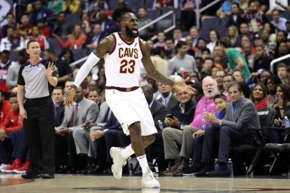 Epopeya de LeBron James, triple-doble de Simmons… Boston suma y sigue