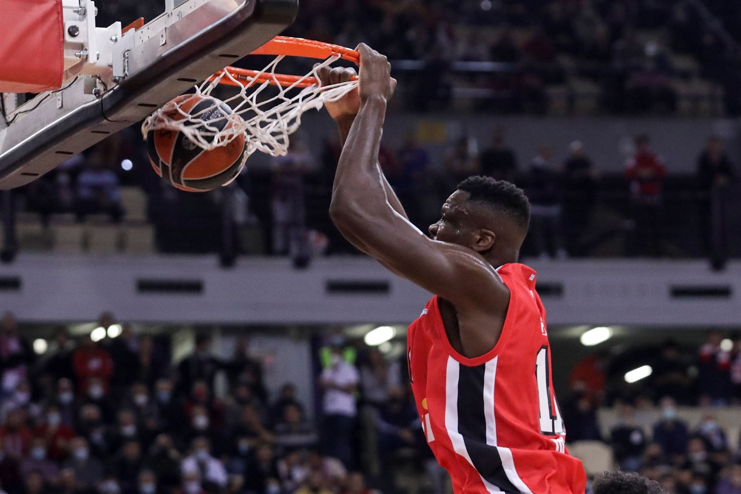 Sloukas decanta un cara o cruz del Olympiacos ante el Fenerbahce (67-65)