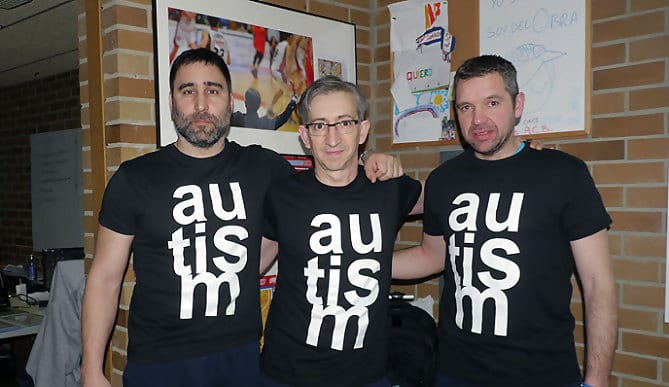El Monbus Obradoiro se suma a la Campaña #AutismTshirt de Samaria Social