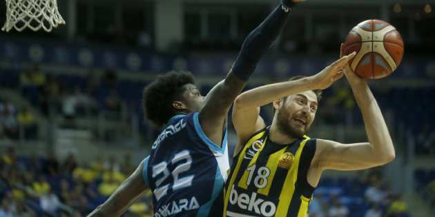 Fenerbahce y Anadolu Efes comienzan sus series de cuartos de la BSL con victoria