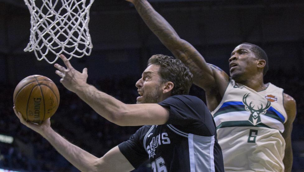Cavaliers suda para superar a Nets, se corta la racha de Spurs y Pacers gana en el tiempo extra a Heat