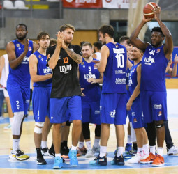 Leyma Coruña: Con buen pie (72-87)