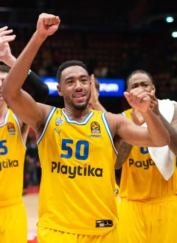 El Maccabi remonta ante el Milan (71-77) y logra su primera victoria a domicilio