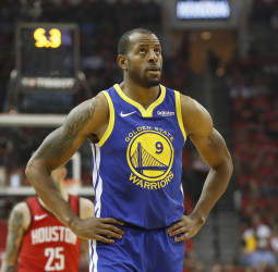 Vuelve Andre Iguodala a su nivel de playoffs
