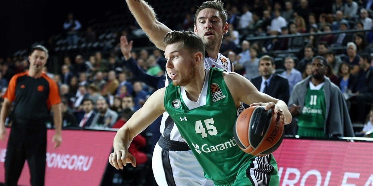 Wanamaker decide un final de locura entre el Dogus y el Brose (72-70)