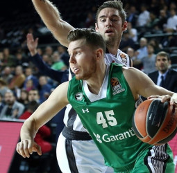 Wanamaker decide un final de locura entre el Dogus y el Brose (72-70)