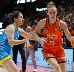 Valencia BC conquista el triunfo más amargo tras la lesión de Queralt Casas