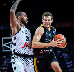 El Iberostar Tenerife cae con la cabeza alta, peleando hasta el final (73-61)