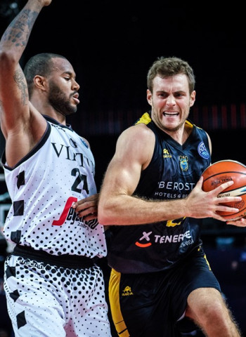 El Iberostar Tenerife cae con la cabeza alta, peleando hasta el final (73-61)