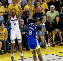 Los Kings resisten y fuerzan un séptimo partido en Sacramento (99-118) [3-3]