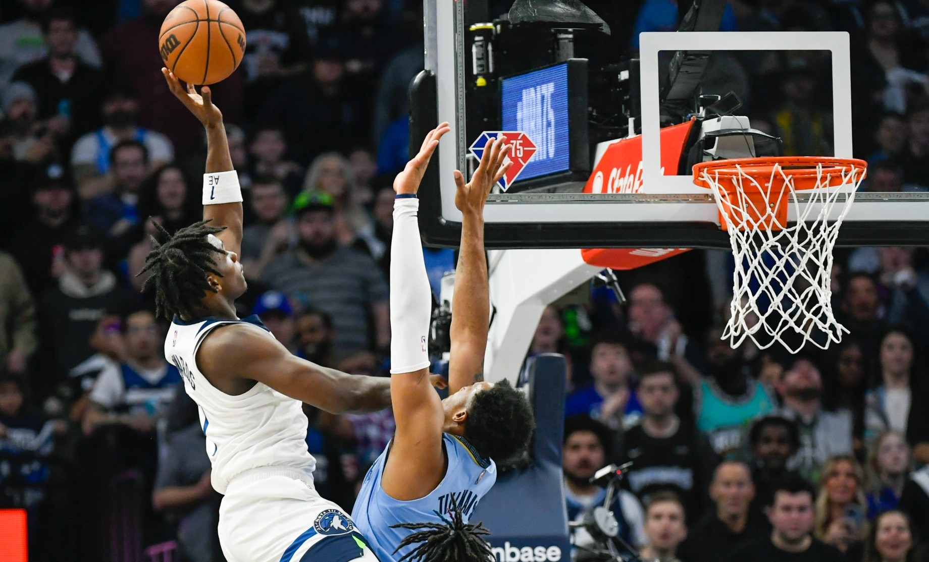 [2-2] Towns salta a escena para empatar la serie (118-119)