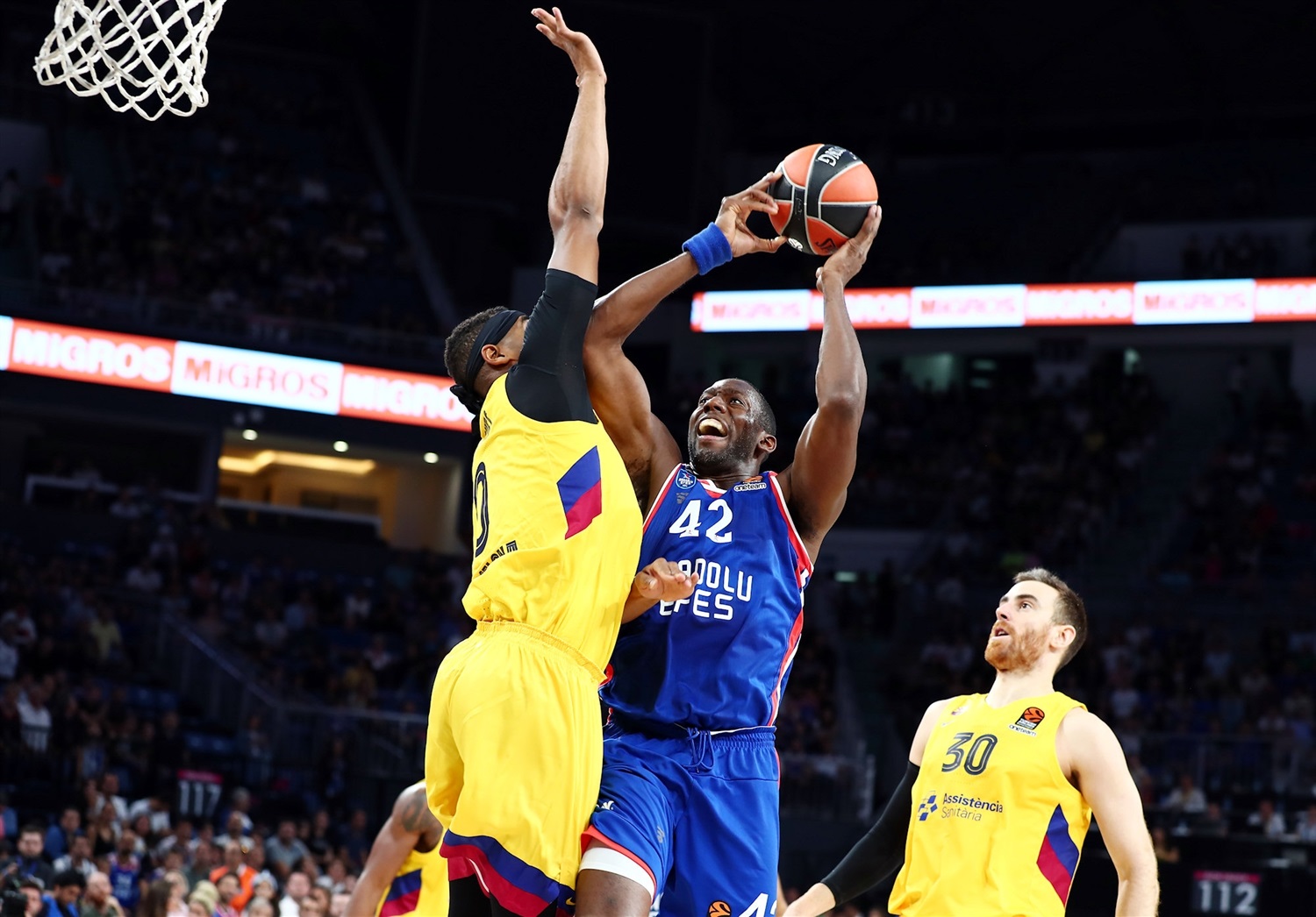 El Barcelona cumple con su venganza ante el Anadolu Efes (64-74)
