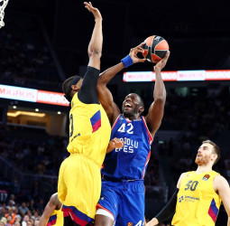 El Barcelona cumple con su venganza ante el Anadolu Efes (64-74)