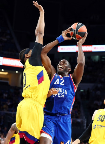 El Barcelona cumple con su venganza ante el Anadolu Efes (64-74)