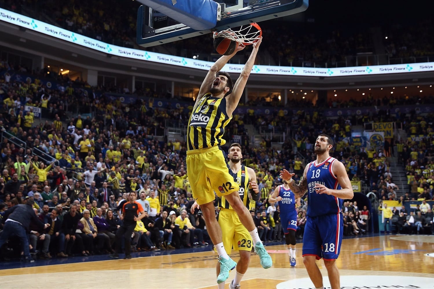 El Fenerbahce le pasa por encima al Anadolu Efes (84-66)