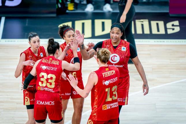 El anfitrión tira de defensa para dar el primer paso, 71-50