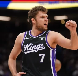 Vezenkov le pide la salida a los Kings e incluso no descarta volver a Europa