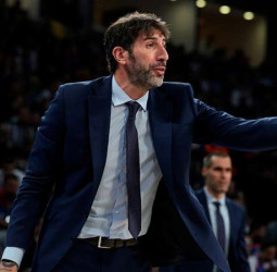 Alex Mumbrú seguirá siendo el entrenador del Valencia Basket