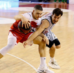 El Manresa llega a la última jornada con opciones a 'playoff' (86-77)