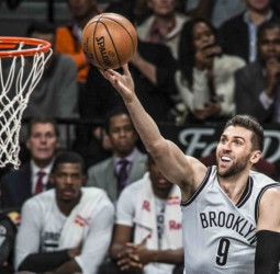 Andrea Bargnani se deja querer por el baloncesto europeo