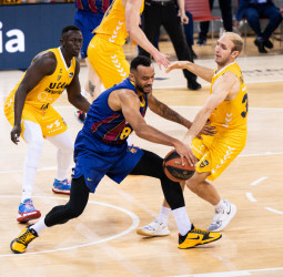 Barcelona suma y sigue ante un UCAM Murcia que presentó batalla veinte minutos (92-63)