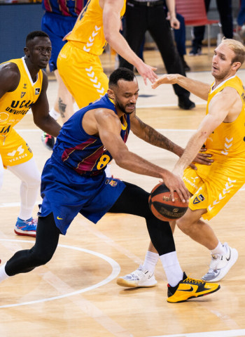 Barcelona suma y sigue ante un UCAM Murcia que presentó batalla veinte minutos (92-63)