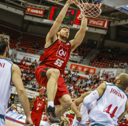 Broche victorioso en el Príncipe Felipe (91-87)