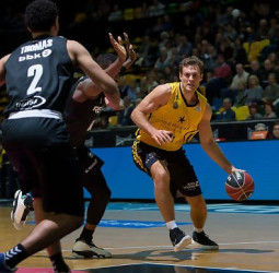 Iberostar Tenerife complica la vida al RETAbet Bilbao (67-74)