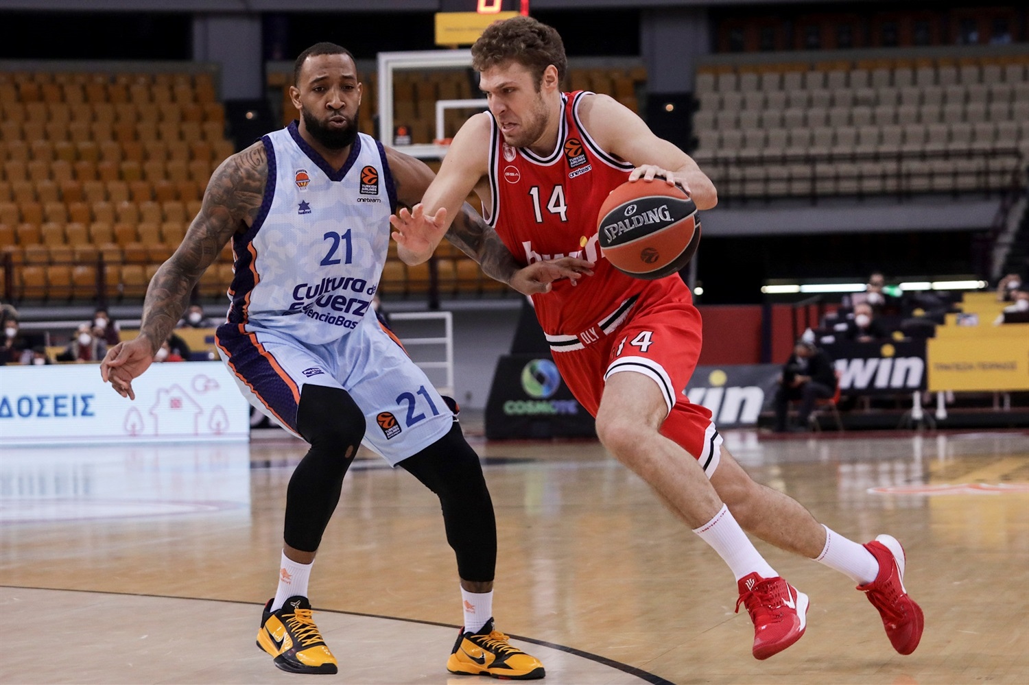 Valencia Basket rompe su maldición ganando en la pista de Olympiacos (85-96)