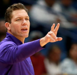 Los Sacramento Kings despiden a su entrenador Luke Walton