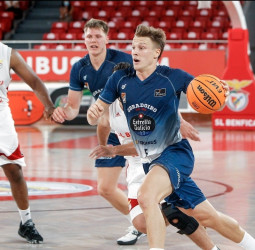 El Monbus Obradoiro cae ante el Benfica en el segundo partido del Torneo Internacional de Lisboa (76-67)