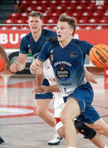 El Monbus Obradoiro cae ante el Benfica en el segundo partido del Torneo Internacional de Lisboa (76-67)