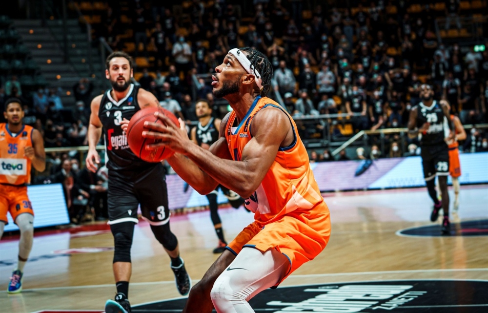 Jaron Blossomgame, opción para cubrir la baja de Higgins en el Barcelona