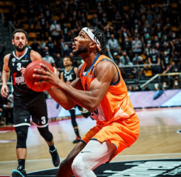 Jaron Blossomgame, opción para cubrir la baja de Higgins en el Barcelona