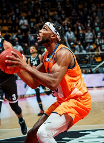 Jaron Blossomgame, opción para cubrir la baja de Higgins en el Barcelona