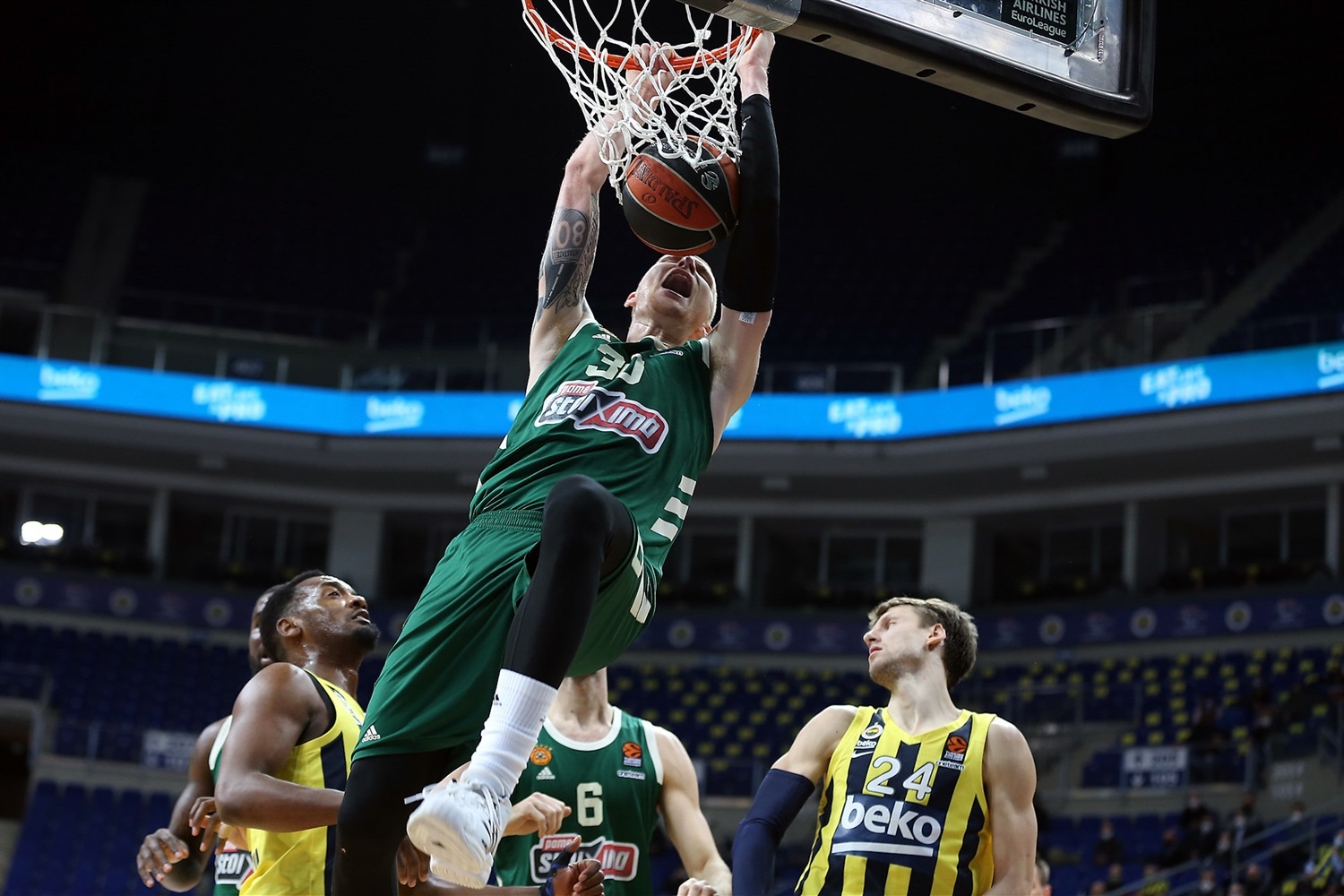 Aaron White continuará su carrera en el Estrella Roja