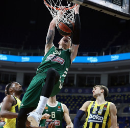 Aaron White continuará su carrera en el Estrella Roja