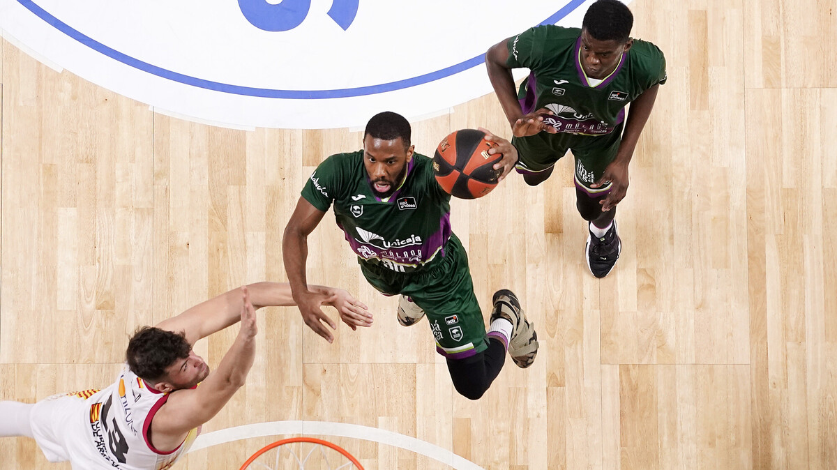 El Unicaja se da un festín de año nuevo ante Casademont Zaragoza (112-72)