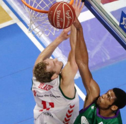 Victoria malagueña en el clásico ante Baskonia (82-72)