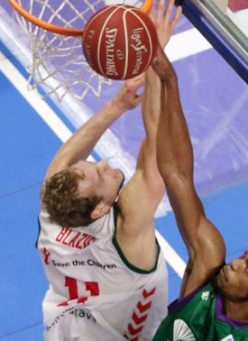 Victoria malagueña en el clásico ante Baskonia (82-72)