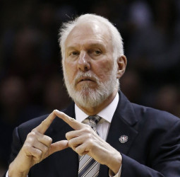 Popovich tiene un plan para frenar a los Warriors, "Rezar"