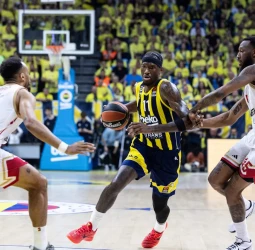 El Fenernahce acaricia la final four de Berlín, 89-78 [1-2]
