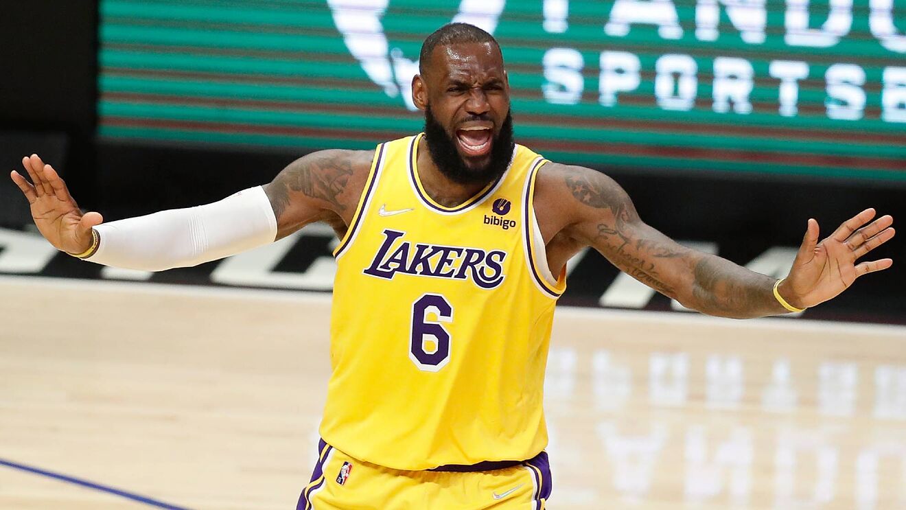 LeBron James hace historia