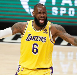 LeBron James hace historia
